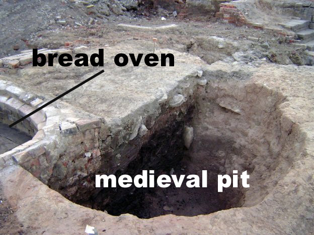 medieval pit.jpg (111633 bytes)