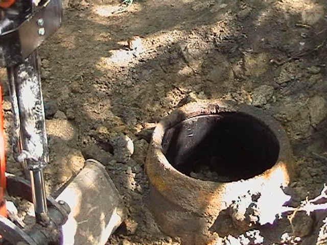 Wooden barrel.JPG (121060 bytes)